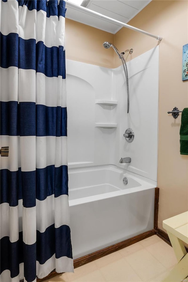 6492 State Highway 25, Dexter, MO 63841 - full bathroom featuring shower / bathtub combination with curtain