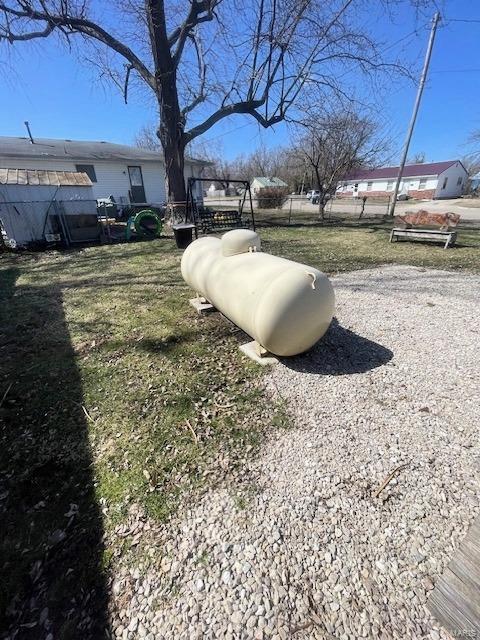 659 W 4th St, Lebanon, MO 65536 - view of yard with fence