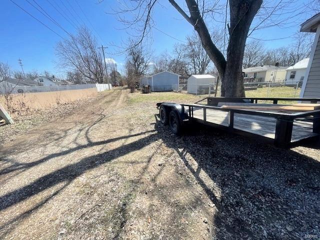 659 W 4th St, Lebanon, MO 65536 - view of dirt / gravel road