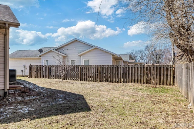 3216 E Leverett Ct, Alton, IL 62002 - view of yard featuring central AC