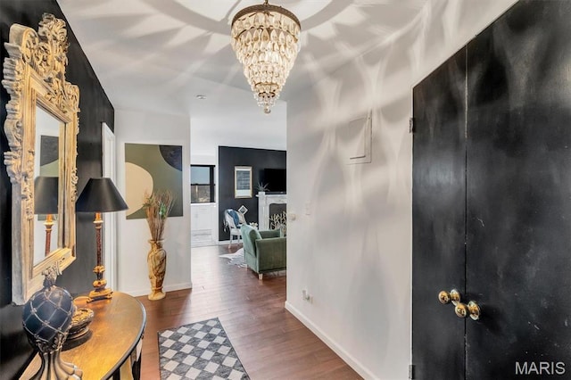 4466 W Pine Blvd Unit 8E, Saint Louis, MO 63108 - entryway with a chandelier, wood finished floors, and baseboards