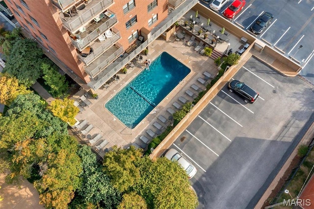 4466 W Pine Blvd Unit 8E, Saint Louis, MO 63108 - bird's eye view of a pool