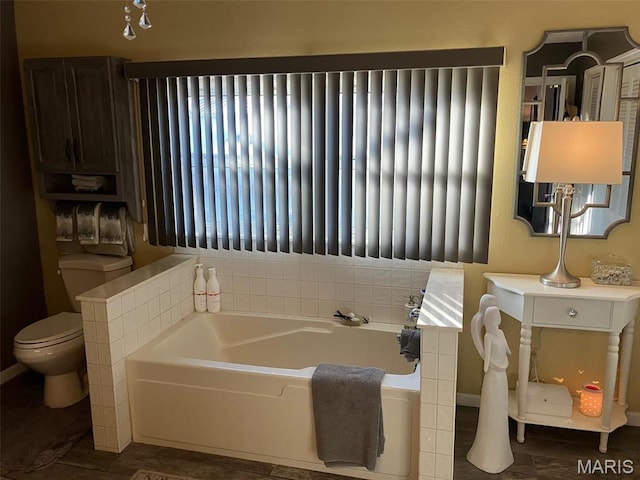 550 N 4th St, Breese, IL 62230 - full bath featuring a garden tub and toilet