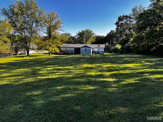 923 Dixie Ave, Fulton, MO 65251 - view of grassy yard with view of wooded area