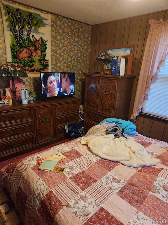 923 Dixie Ave, Fulton, MO 65251 - bedroom with wood walls