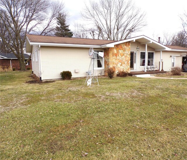 508 N Galloway Rd, Vandalia, MO 63382 - back of property featuring a lawn and stone siding