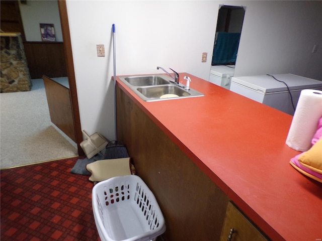 508 N Galloway Rd, Vandalia, MO 63382 - kitchen featuring washing machine and clothes dryer, a sink, and brown cabinetry