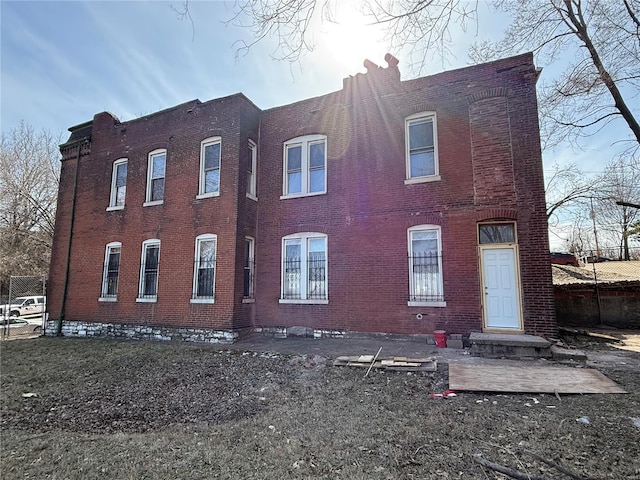 view of front facade featuring brick siding