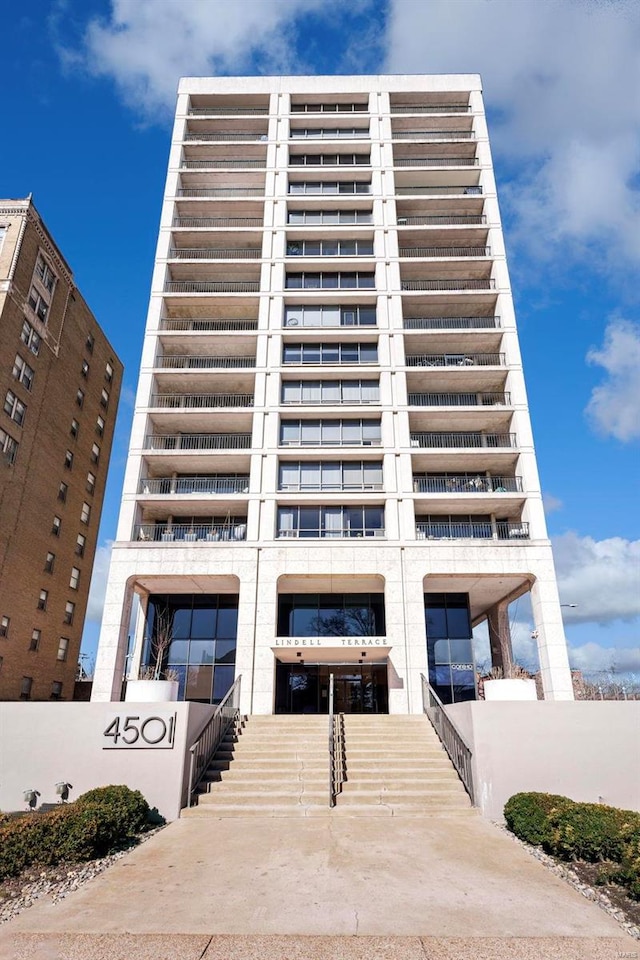 4501 Lindell Blvd Unit 12D, Saint Louis, MO 63108 - view of apartment building / complex