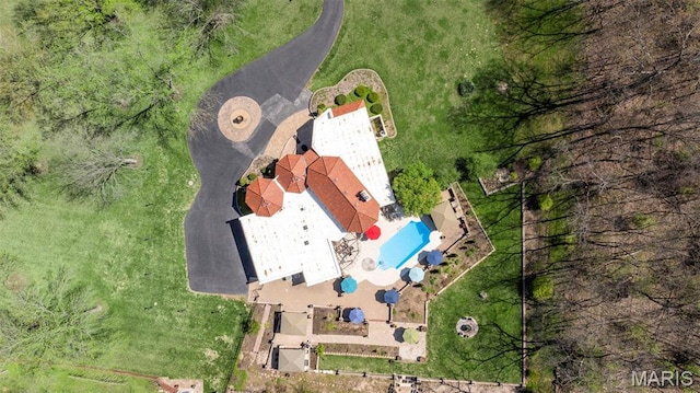 651 Kiefer Creek Rd, Ballwin, MO 63021 - drone / aerial view of a pool
