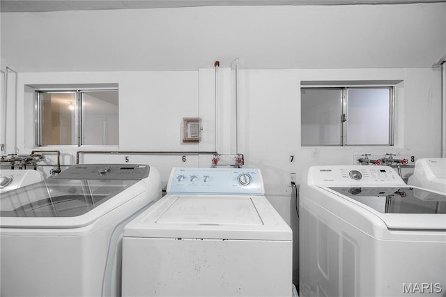 13419 Land O Woods Dr Unit 6, Saint Louis, MO 63141 - laundry room with independent washer and dryer