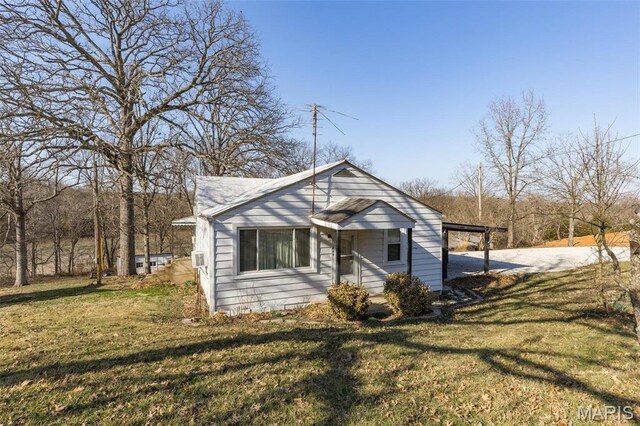 699 Clement Rd, Bloomsdale, MO 63627 - bungalow featuring a front yard