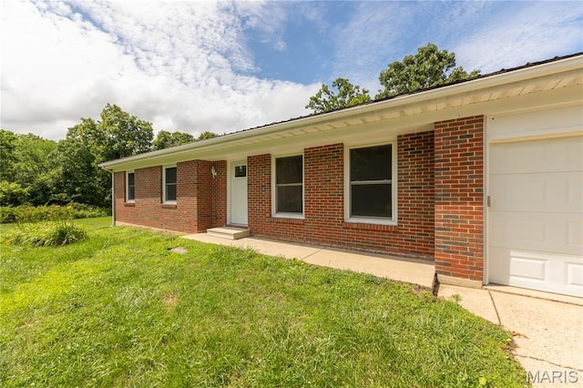 1575 County Road 3290, Salem, MO 65560 - ranch-style home featuring a front yard and brick siding
