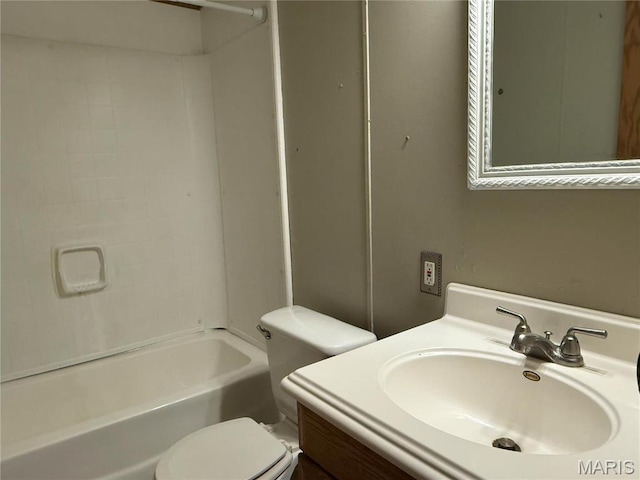 905 N Olive St, Saint Elmo, IL 62458 - bathroom with toilet, vanity, and shower / bath combination