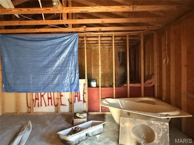 905 N Olive St, Saint Elmo, IL 62458 - view of miscellaneous room