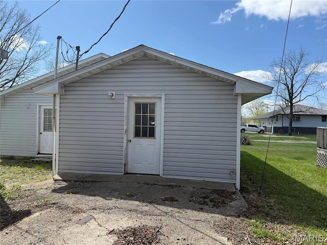 905 N Olive St, Saint Elmo, IL 62458 - view of outdoor structure