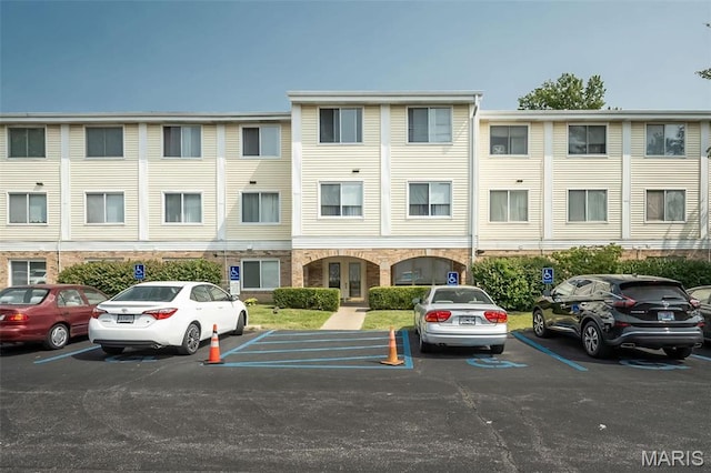 942 Guelbreth Ln Unit 112, Saint Louis, MO 63141 - view of property with uncovered parking