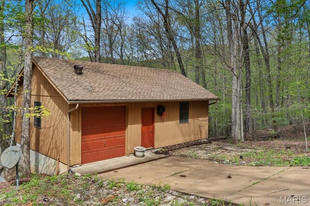 1346 Forest Splendor Trl, Wildwood, MO 63021 - detached garage featuring a forest view