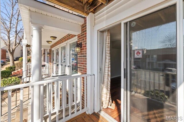 1436 Peacock Ln, Saint Louis, MO 63144 - balcony with a porch