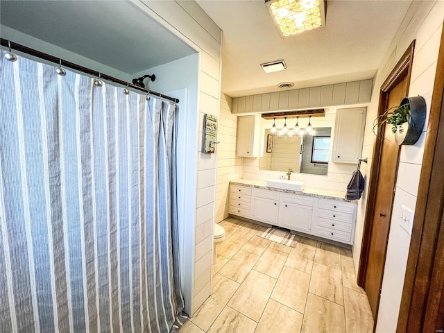 bathroom featuring vanity, a shower with shower curtain, and toilet