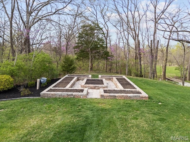 261 US Dr, Wentzville, MO 63385 - surrounding community with a lawn and a garden