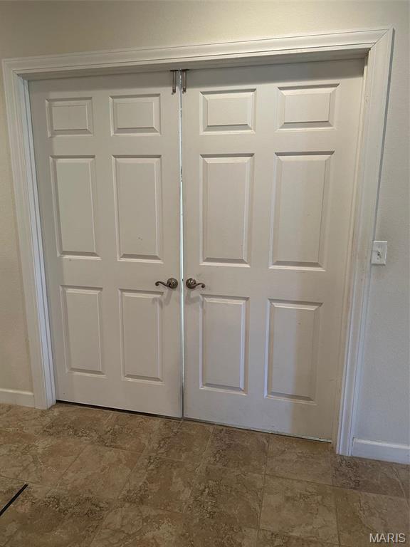 17205 Elk Prairie Dr, Rolla, MO 65401 - detailed view of baseboards