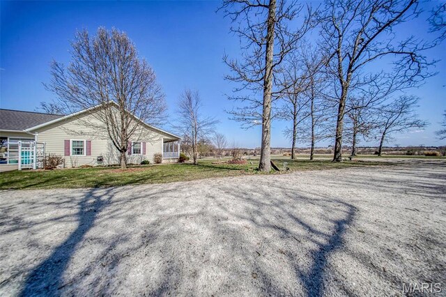 17205 Elk Prairie Dr, Rolla, MO 65401 - view of side of home featuring a lawn