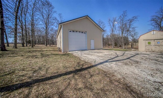 17205 Elk Prairie Dr, Rolla, MO 65401 - detached garage featuring driveway