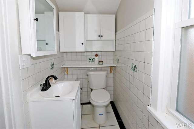 3092 Bellerive Dr, Saint Louis, MO 63121 - half bath featuring tile walls, toilet, vanity, and tile patterned flooring