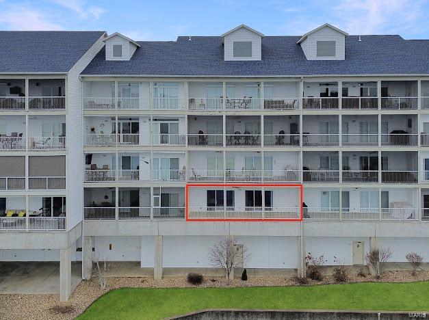 view of apartment building / complex