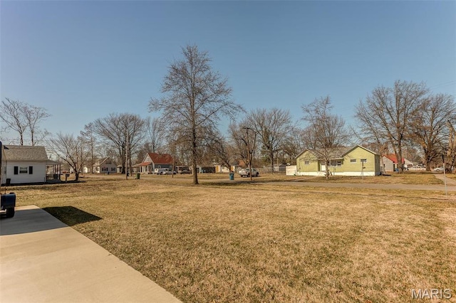 424 N College St, Centralia, IL 62801 - view of grassy yard with a residential view