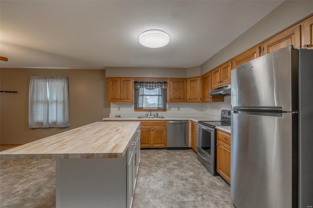 762 Cave Farm Rd, Troy, MO 63379 - kitchen featuring appliances with stainless steel finishes, under cabinet range hood, butcher block counters, a sink, and a center island