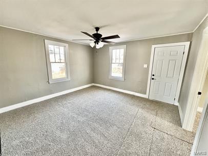 unfurnished room featuring plenty of natural light, baseboards, and ceiling fan