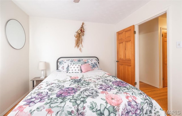 24265 Vinyard Rd, Cuba, MO 65453 - bedroom featuring wood finished floors and a ceiling fan
