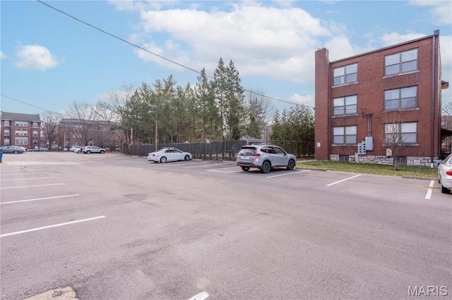 5653 Waterman Blvd Unit 1N, Saint Louis, MO 63112 - view of uncovered parking lot