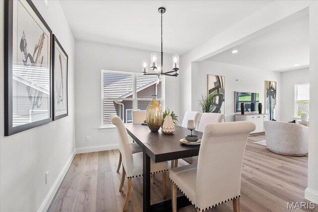 513 Beneficial Way, Saint Charles, MO 63304 - dining room featuring light wood-style floors, a chandelier, baseboards, and recessed lighting