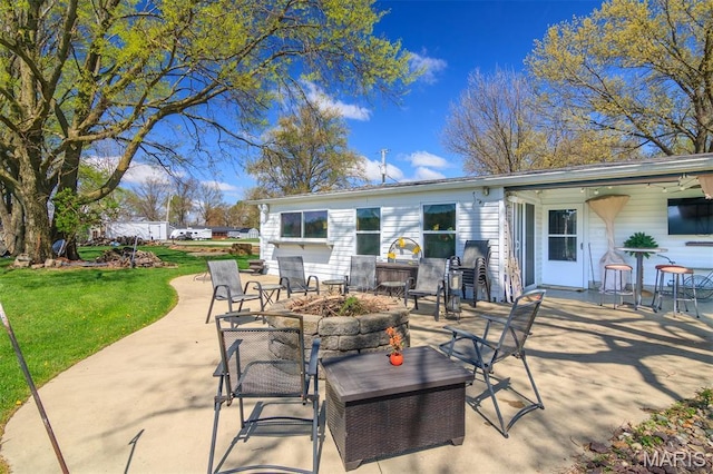 2 S Circle Dr, Carlyle, IL 62231 - view of patio
