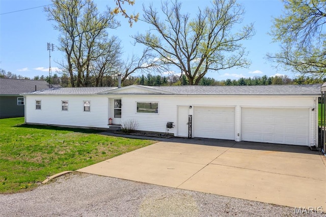 2 S Circle Dr, Carlyle, IL 62231 - ranch-style home featuring driveway, an attached garage, and a front yard