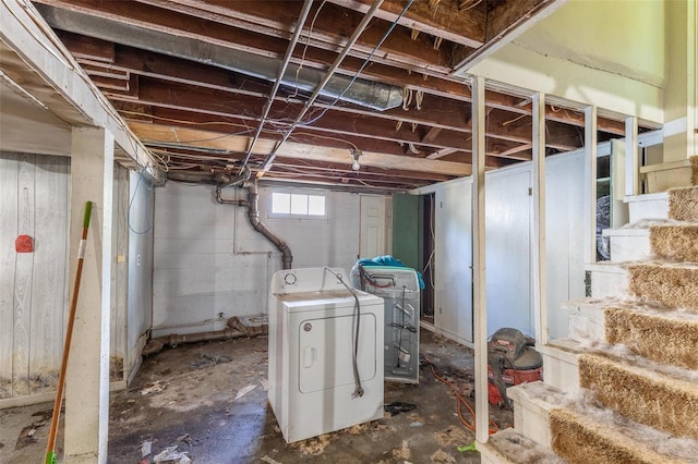 1019 Kinzer, Poplar Bluff, MO 63901 - below grade area with washer and clothes dryer