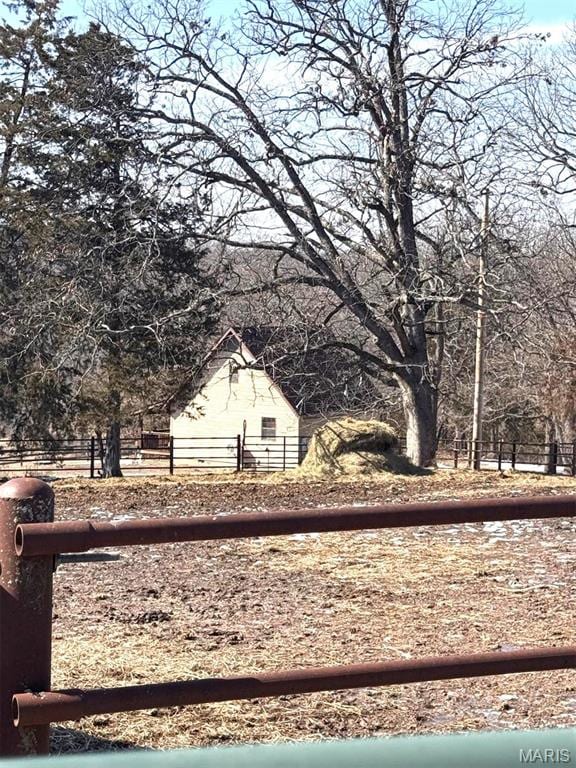 27409 Missouri Dr, Lebanon, MO 65536 - view of yard featuring fence