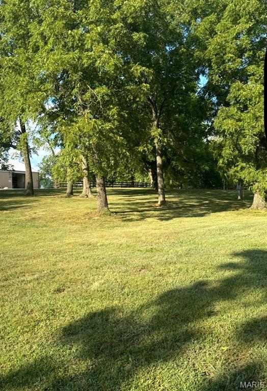 27409 Missouri Dr, Lebanon, MO 65536 - view of green lawn