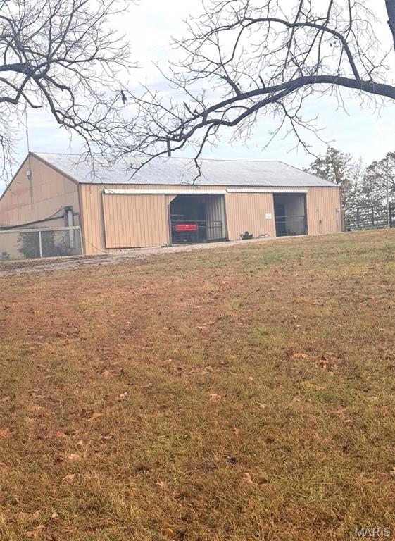 27409 Missouri Dr, Lebanon, MO 65536 - view of pole building featuring a lawn