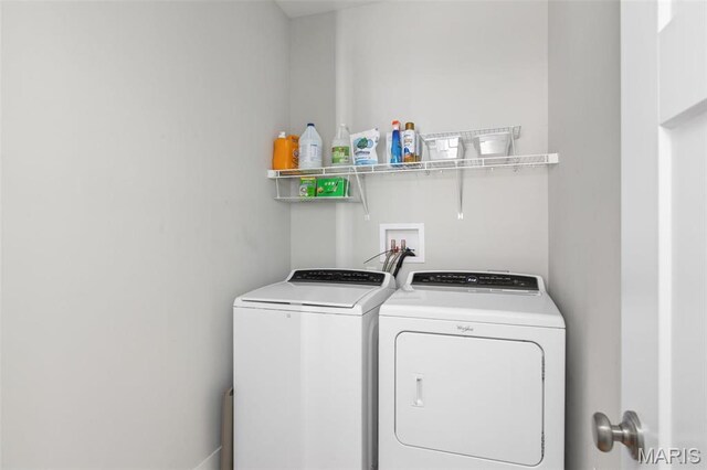 3208 Henrietta St, Saint Louis, MO 63104 - clothes washing area featuring separate washer and dryer