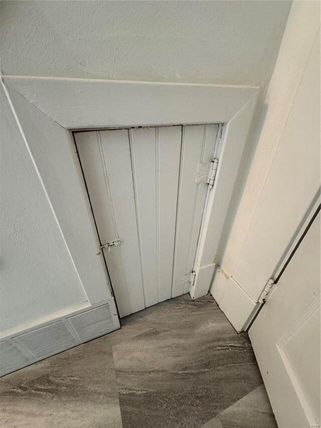 1522 E 5th St, Washington, MO 63090 - detailed view of concrete flooring