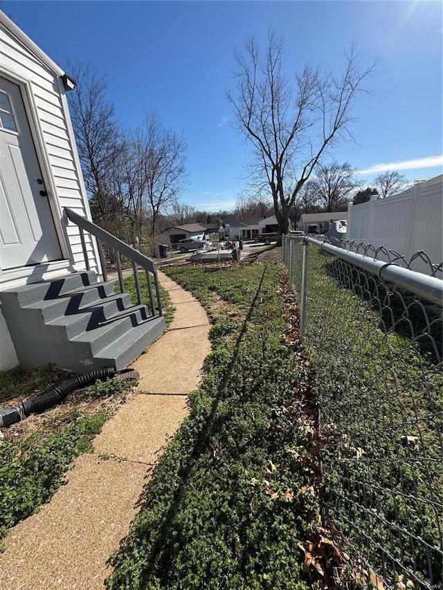 1522 E 5th St, Washington, MO 63090 - view of yard with fence
