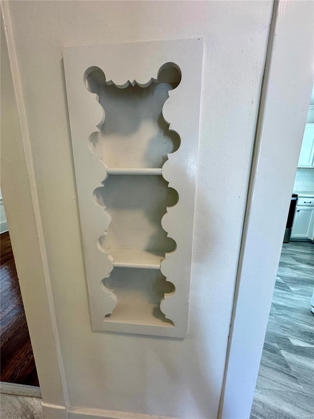 1522 E 5th St, Washington, MO 63090 - detailed view of wood finished floors