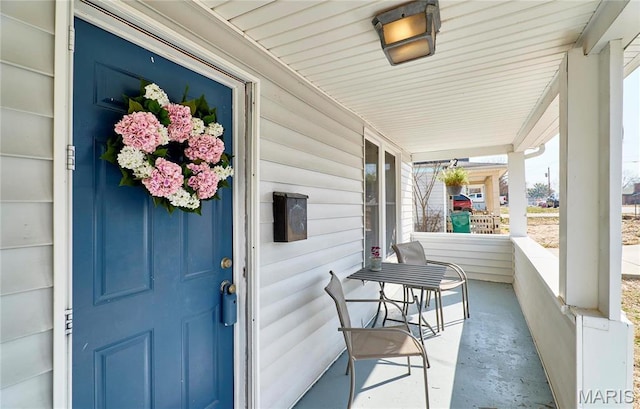 125 Lithia Ave, Saint Louis, MO 63119 - view of exterior entry with a porch