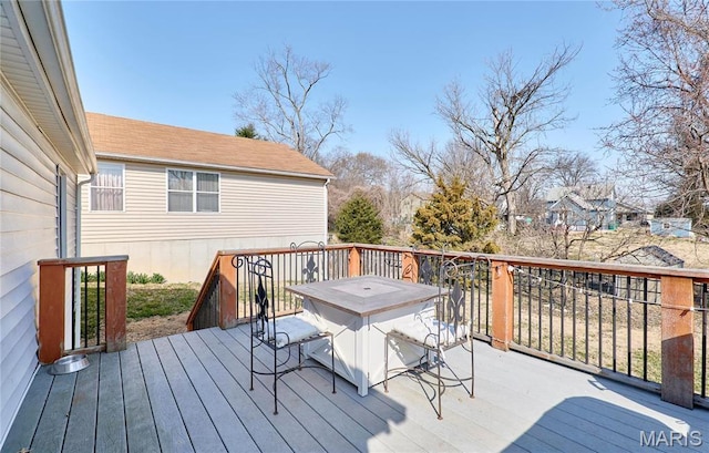 125 Lithia Ave, Saint Louis, MO 63119 - deck with outdoor dining space