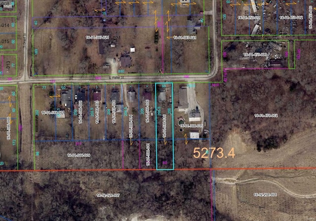 1046 E Water St, Hillsboro, IL 62049 - aerial view of property's location with property boundaries highlighted