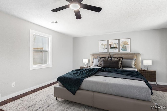 1005 Tyler St, Park Hills, MO 63601 - bedroom featuring wood finished floors, baseboards, ceiling fan, and a textured ceiling